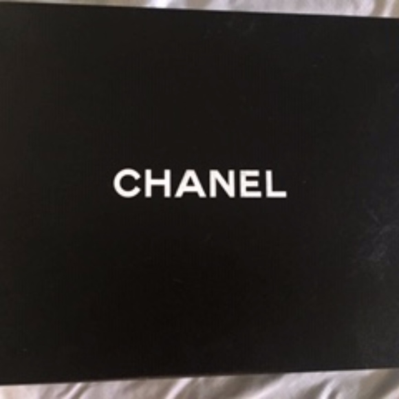 CHANEL - Picture 1 of 7